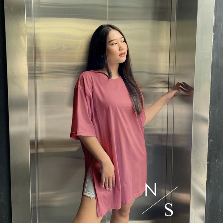 Kaos Oversize Wanita Katun Combed High Slit
