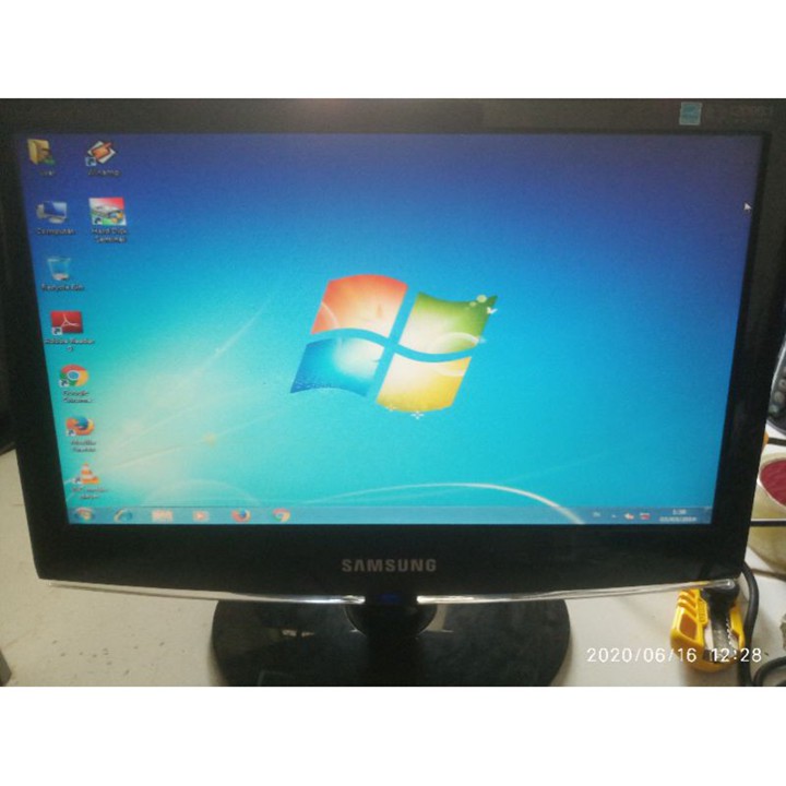 Monitor LCD 16 ich Wedscrenn Berbagai  Merk