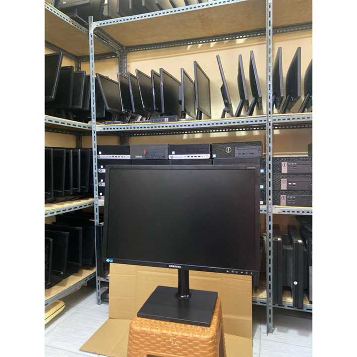 Monitor Led samsung 24 in wide kaki pertikal komplit kabel bergaransi