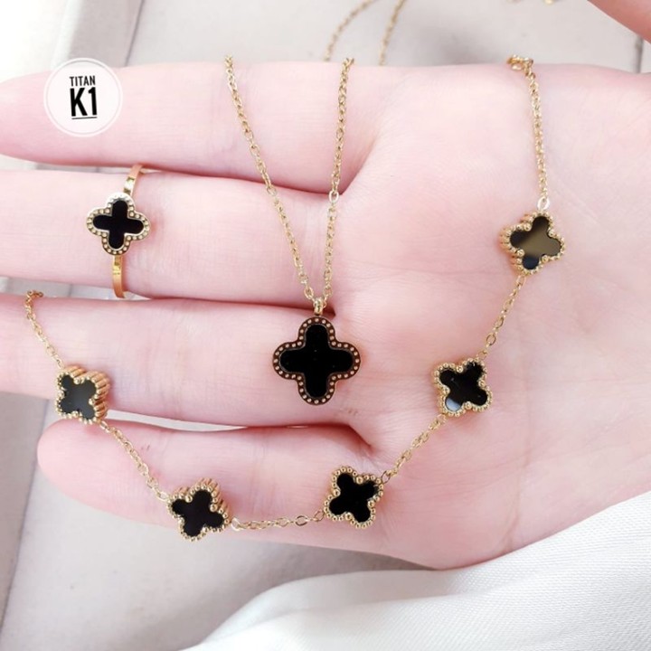 Set Perhiasan Aksesories Clover Mata Hitam Titanium Cantik D