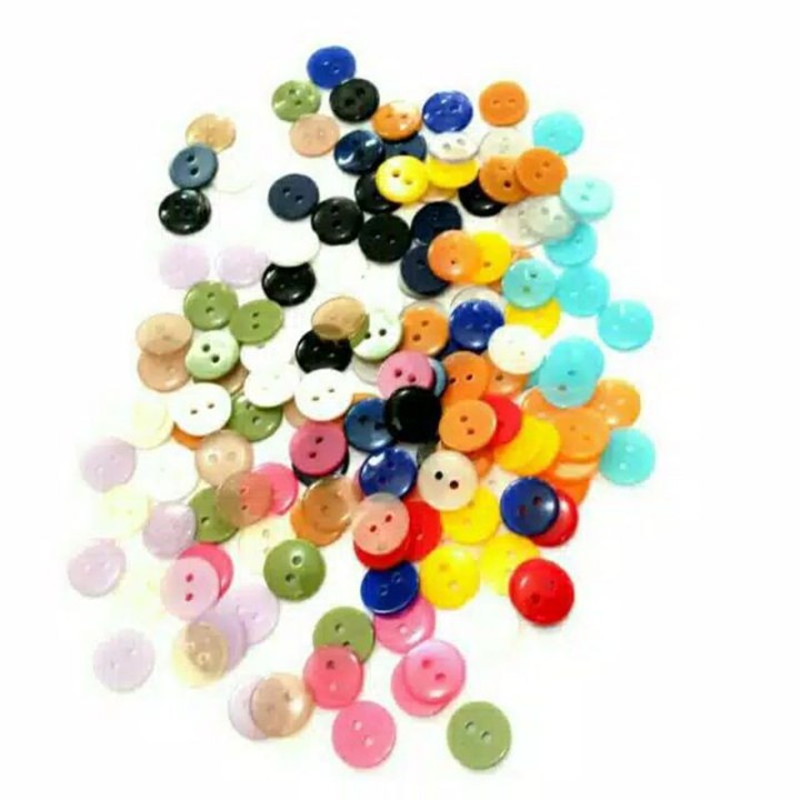 144 Pcs Kancing Mix Random ukuran 11 mm lobang dua