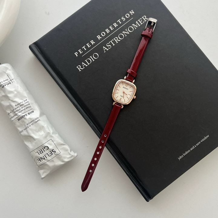 KOOLEY - Jam Tangan Wanita Barsh Luna Sastra Sederhana Retro