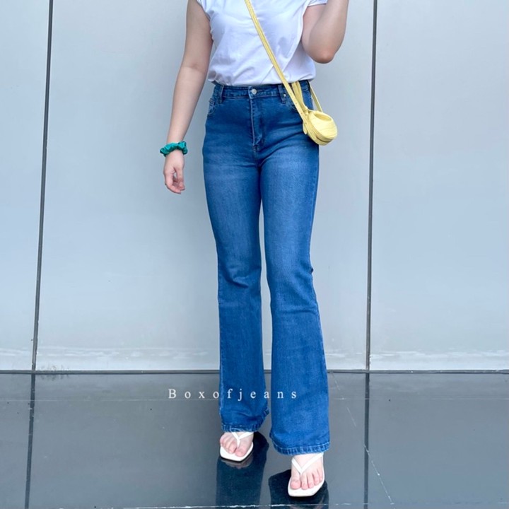 Boxofjeans - HW Flared / Cutbray Jeans - DARK DENIM
