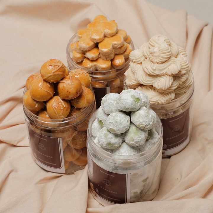 Promo 4 Toples Kue (Nastar Keju , Salju Pandan, Kacang , Sagu Keju ) | Paket Hampers Kamu Cantik